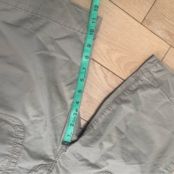 Calvin Klein Women's Cargo Shorts - Picture 6 of 7